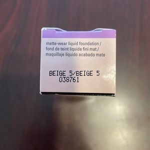 Timewise matte wear liquid foundation Beige 5